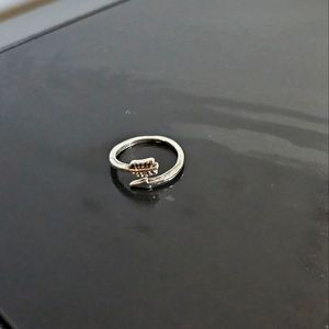LADIES SIZE 7 EVERYDY FOREVER WEAR SIZE 7 NEW SILVER RING